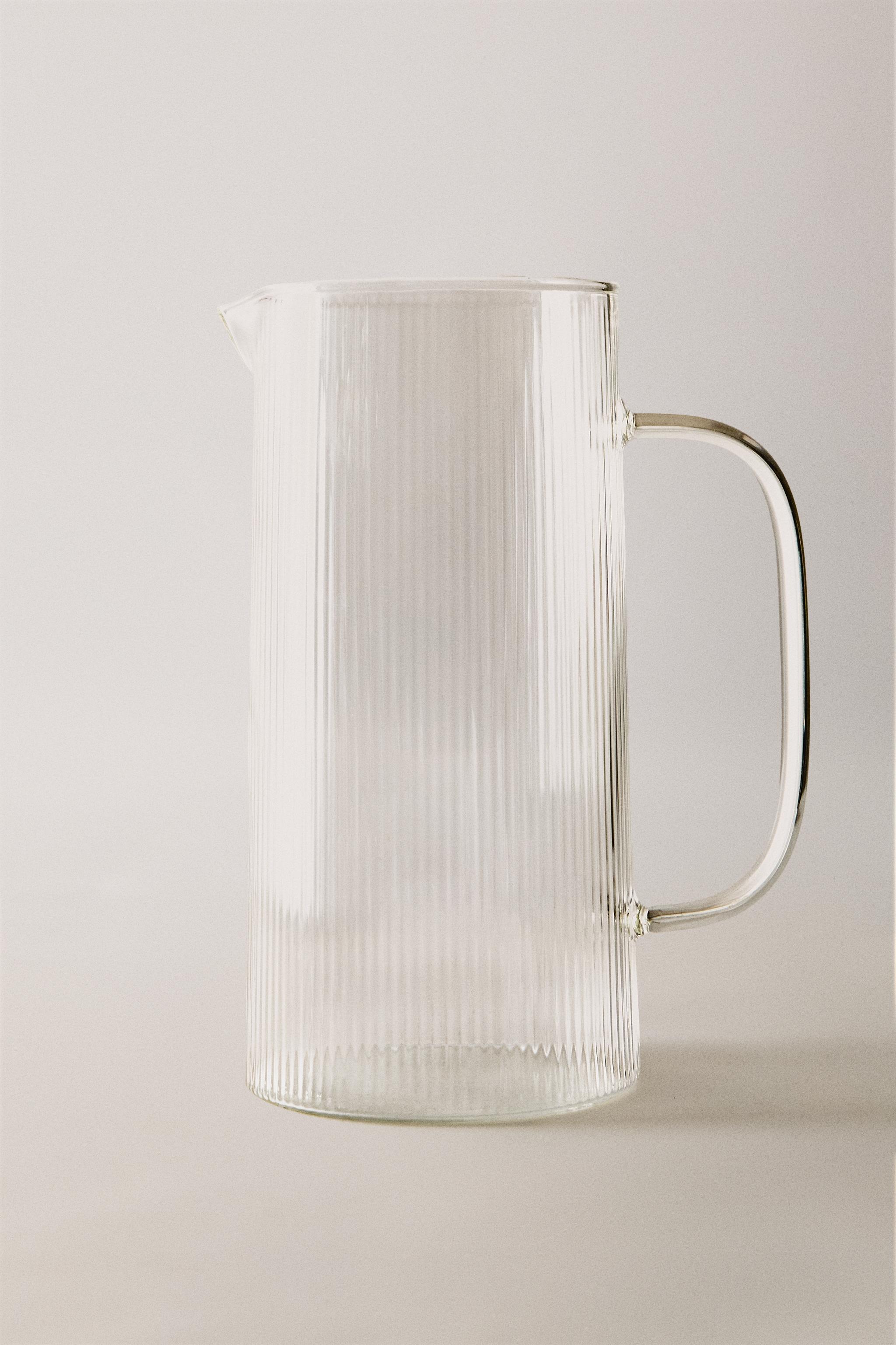 BOROSILICATE GLASS PITCHER WITH LINE DESIGN